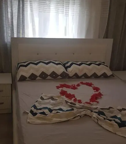 Mimoza Appartament Apartman Golem