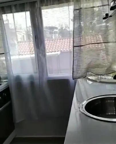 Mimoza Appartament Apartman Golem