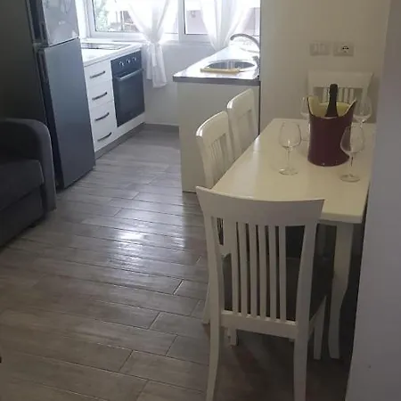 Mimoza Appartament Lägenhet